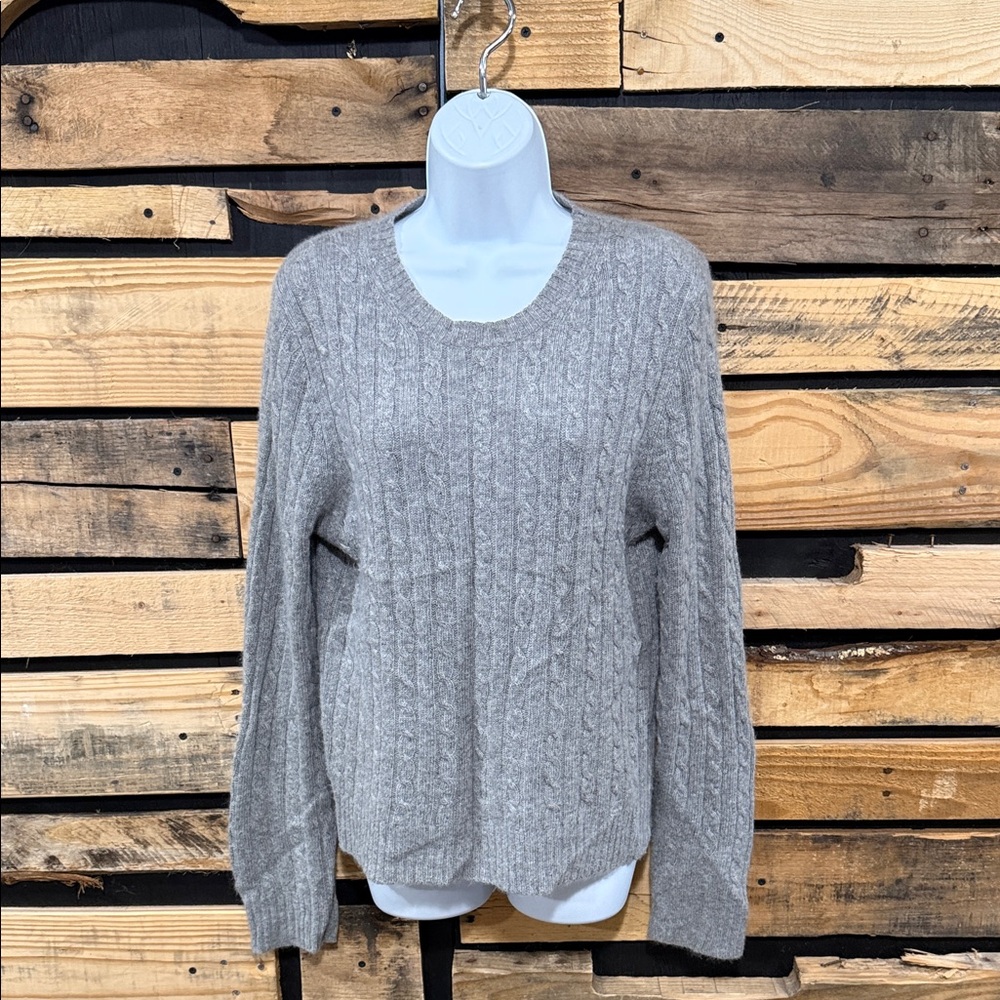 Women’s J.Crew Wool/Cashmere Blend grey cable-knit crewneck sweater, large‎